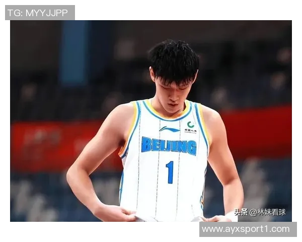 曾凡博上场即紧逼布克遭吹防守犯规展现CBA防守强度