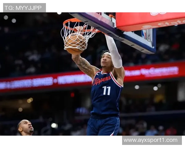 快船全力以赴迎接NBA杯新铺球场地板颜值惊艳引期待