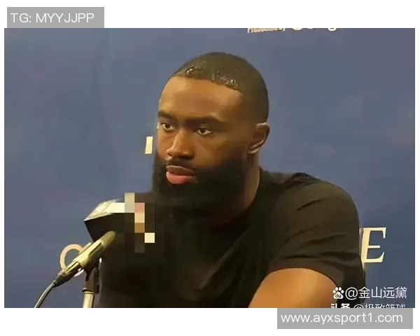 杰伦布朗上半场状态回暖8投4中贡献13分4篮板4助攻表现全面