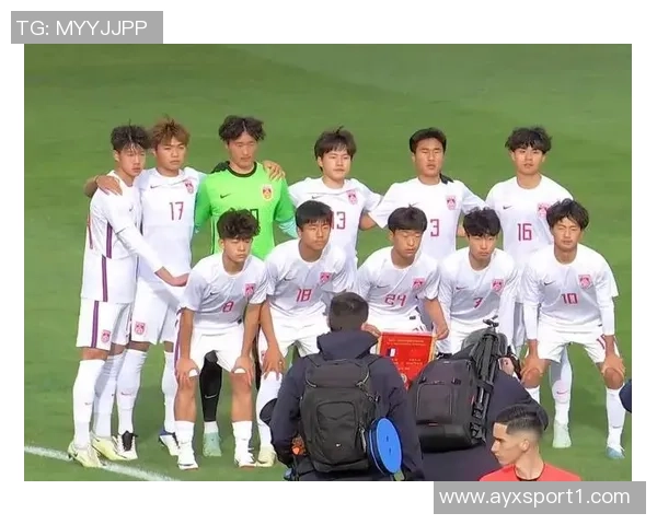 中国队确认参赛蒙太古杯邝兆镭身穿国足战袍亮相海报引期待