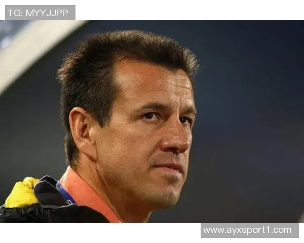 邓加谈巴西足球风格演变:从1994年到如今的欧洲化转变 邓加谈巴西足球风格演变:从1994年到如今的欧洲化转变