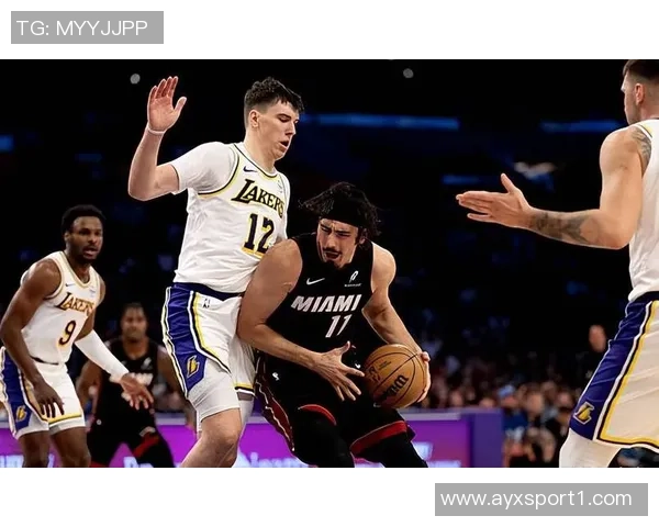 哈克斯高效表现引领球队胜利11投8中斩获20分5篮板6助攻正负值全场最佳 哈克斯高效表现引领球队胜利11投8中斩获20分5篮板6助攻正负值全场最佳