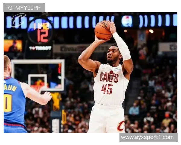 米切尔遭遇包夹表现起伏13投仅4中却收获准三双与6次失误 米切尔遭遇包夹表现起伏13投仅4中却收获准三双与6次失误